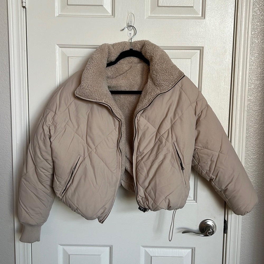 American Eagle reversible quilted puffer jacket